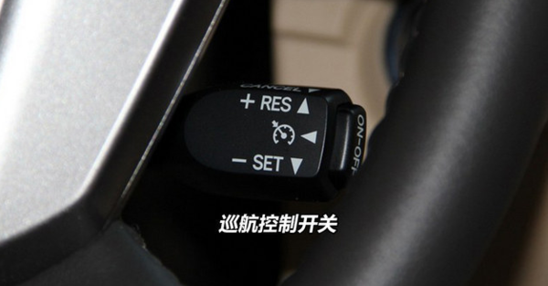 丰田凯美瑞2.4驾驶室按键开关详解